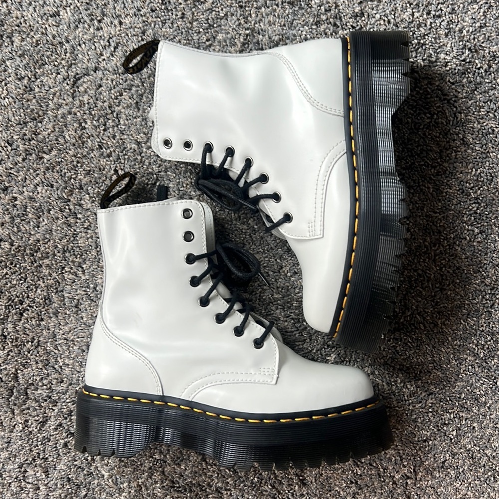 JADON SMOOTH LEATHER PLATFORM BOOTS dr.martens